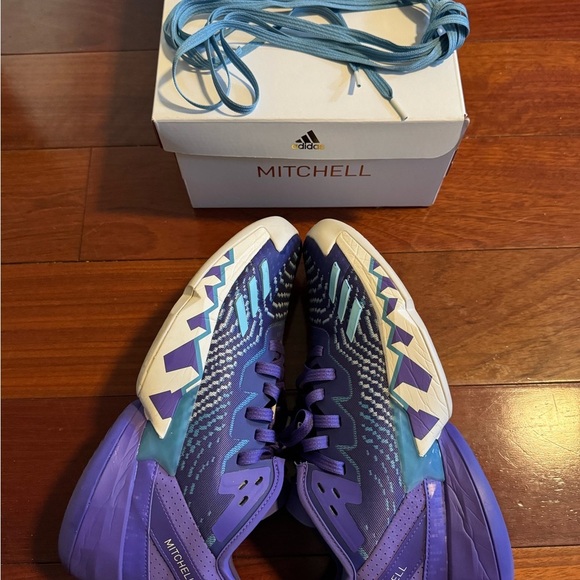 Adidas Mitchell DON Issue 4 Basketball men’s size 9.5 - Picture 5 of 9